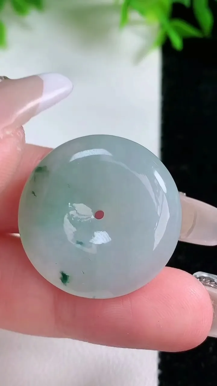 天然A货翡翠飘花平安扣吊坠，尺寸26-5.8，重量:8.21g
1月24日