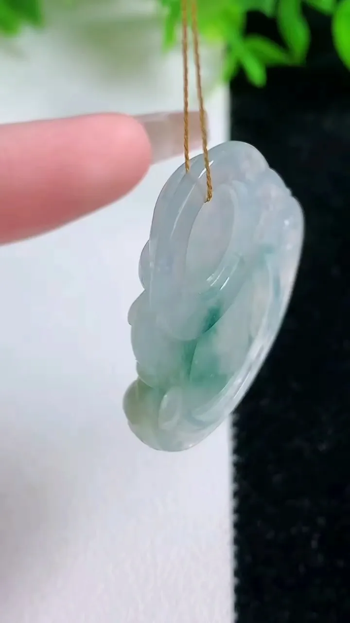 天然A货翡翠冰种飘花佛公吊坠，尺寸30.2-32.3-6.8，重量:9.16g
1月24日