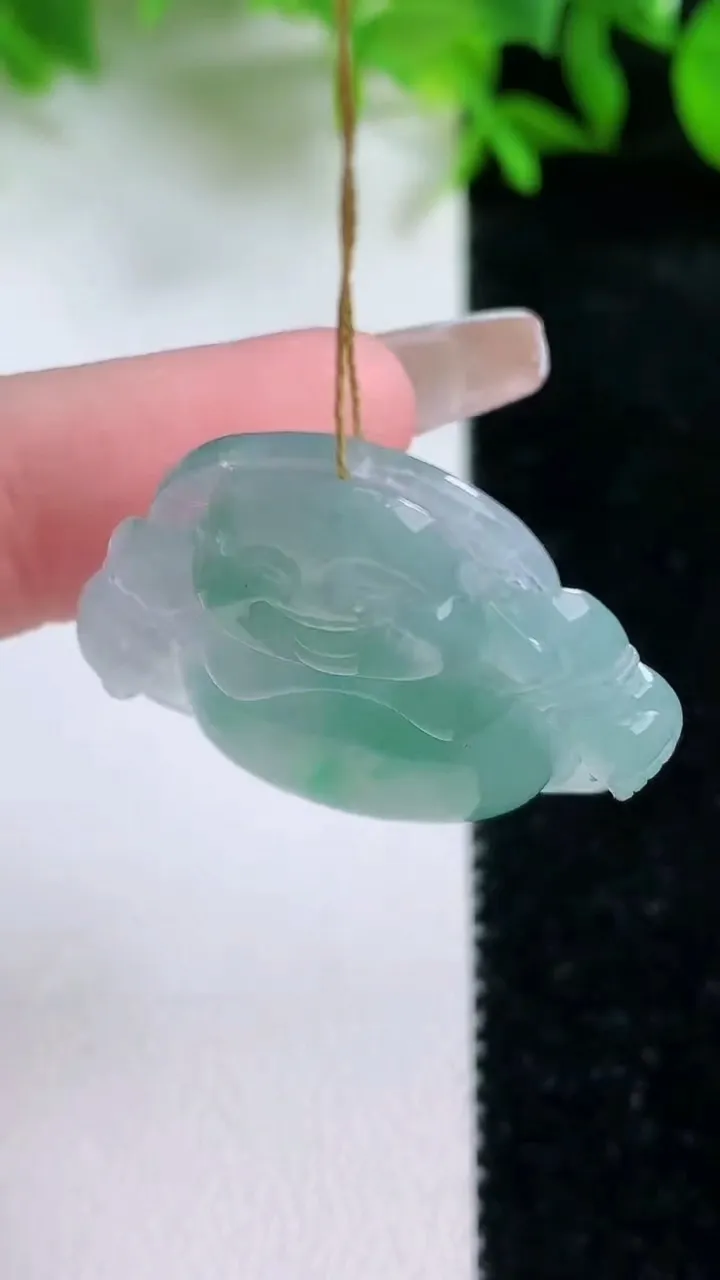 天然A货翡翠佛公吊坠，尺寸27.6-30.5-5.3，重量:7.16g
1月24日