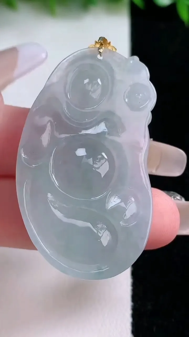 天然A货翡翠布袋佛吊坠，尺寸45-26.6-7，重量:16.06g
1月24日