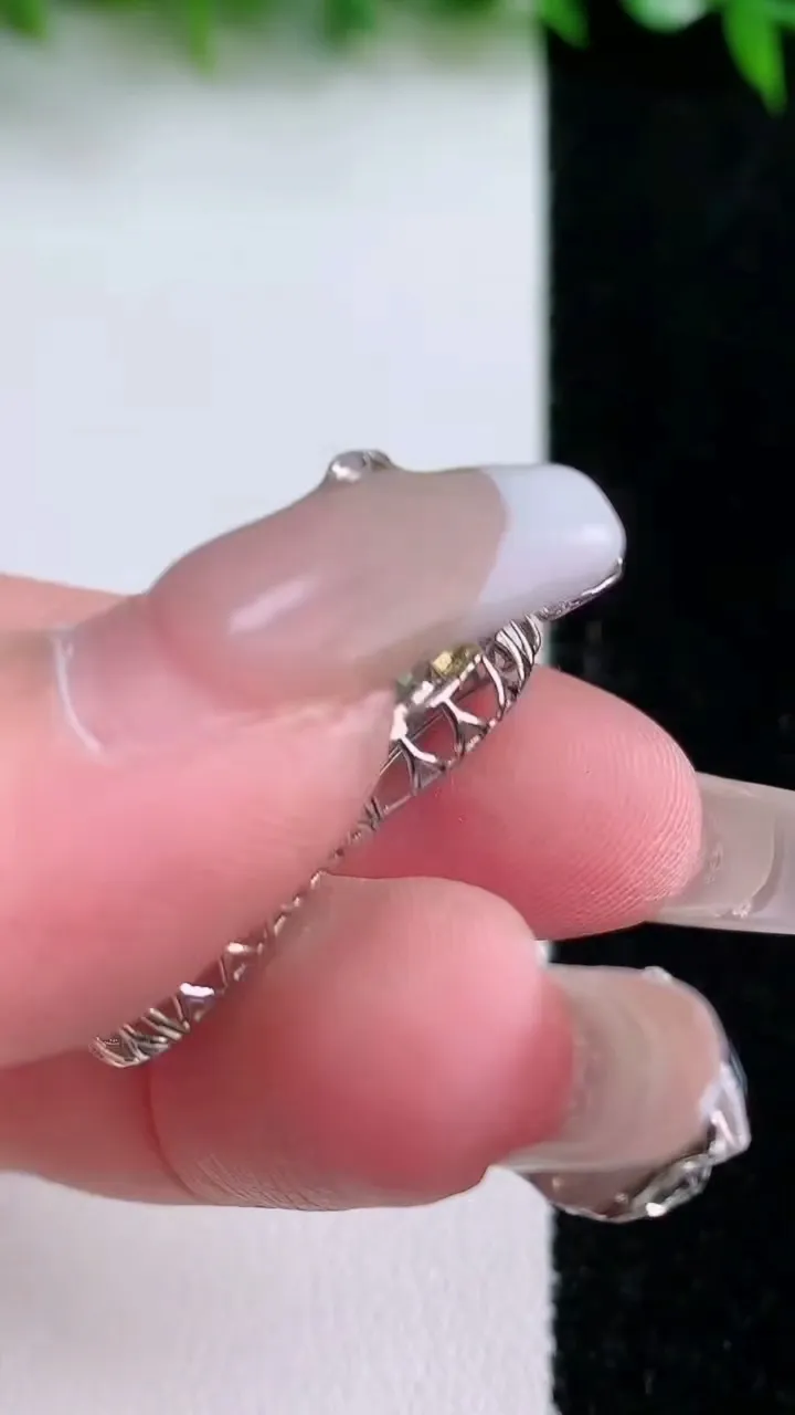 天然A货翡翠站佛 佛公吊坠，尺寸34.2-25.8-14.6-7，重量:3.48g
1月24日