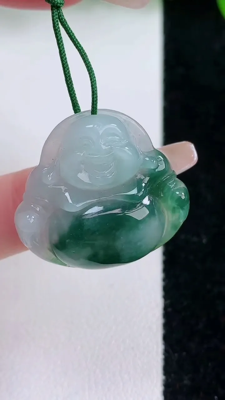 天然A货翡翠飘花佛公吊坠，尺寸25.6-28-6，重量:6.74g
1月24日