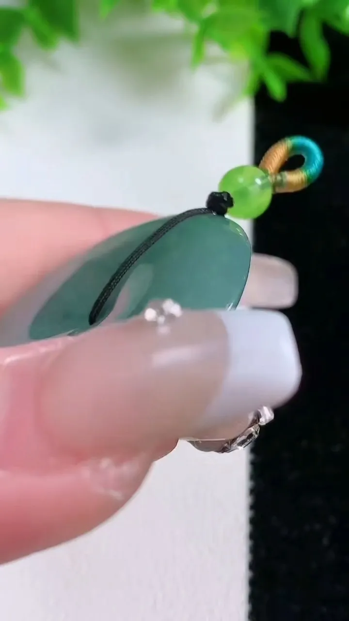 天然A货翡翠飘花平平安扣吊坠，尺寸37-5.6，重量:17.14g
1月24日