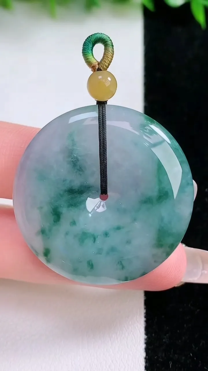 天然A货翡翠飘花平安扣吊坠，尺寸36.2-6.2，重量:16.76g
1月24日