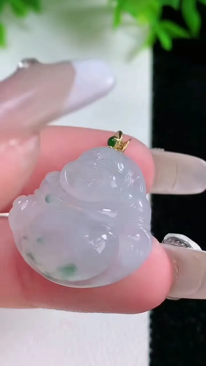 天然A货翡翠种飘花佛公吊坠，尺寸22.4-24.5-6.3，重量:5.70g
1月24日