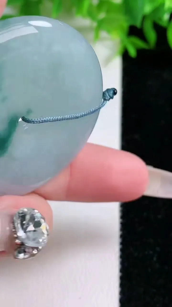 天然A货翡翠飘花平安扣吊坠，尺寸41.7-5.8，重量:22.43g
1月24日