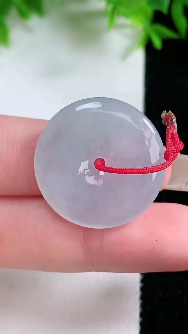 天然A货翡翠平安扣吊坠，尺寸25-3.7，重量:5.78g
1月24日