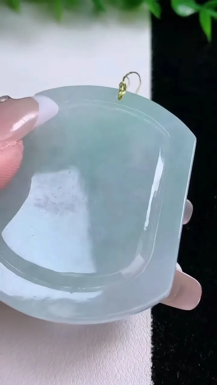 天然A货翡翠不动明王吊坠，尺寸55-44.6-5，重量:27.29g
1月24日