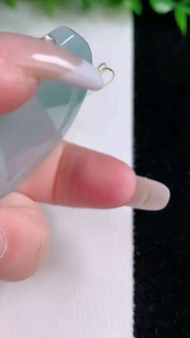 天然A货翡翠不动明王吊坠，尺寸55-44.6-5，重量:27.29g
1月24日