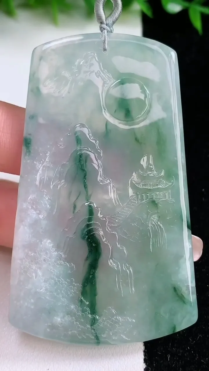 天然A货翡翠种飘花山水牌吊坠，尺寸71.5-41.6-5.2，重量:43.05g
1月24日