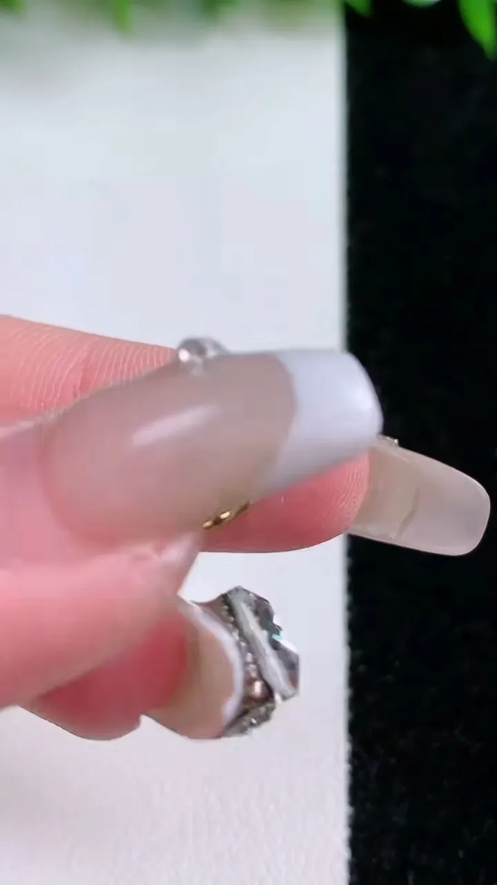 天然A货翡翠无事牌吊坠，尺寸15.3-17-2，重量:1.03g
1月24日