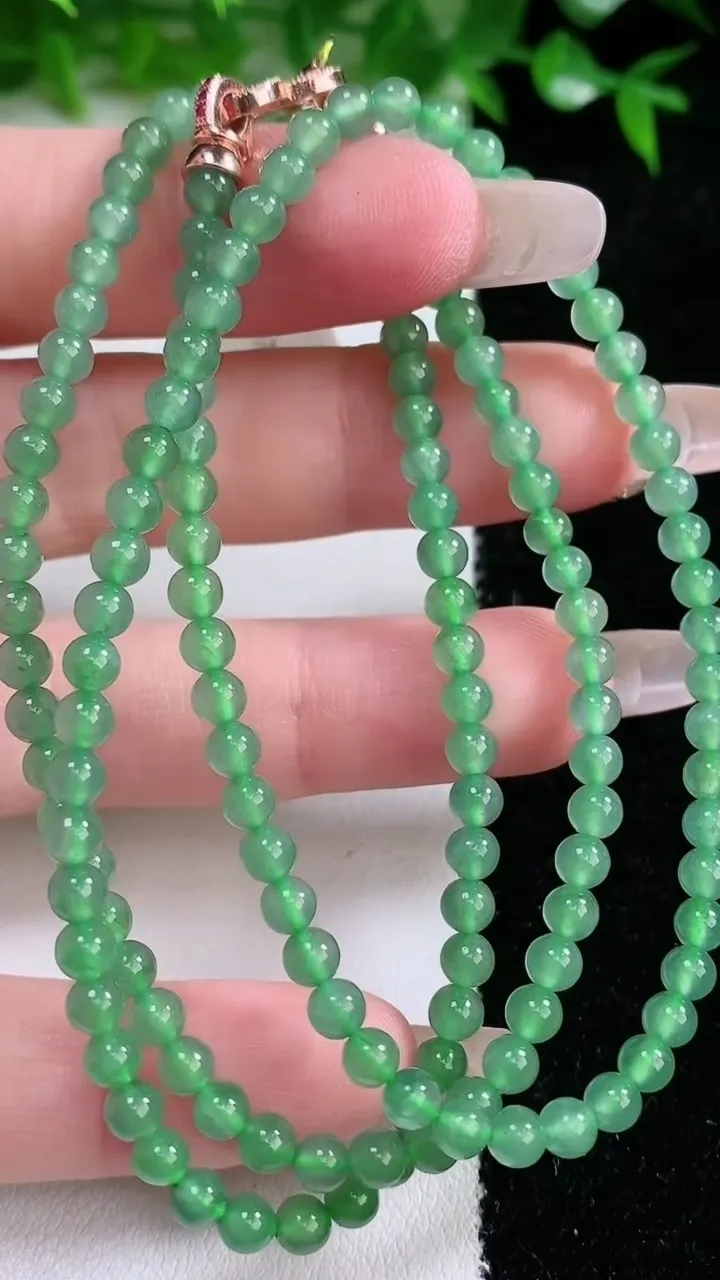 天然A货翡翠小米珠项链，尺寸3.8-145颗，重量:15.17g1月24日
工厂直销收藏佳品,种好水