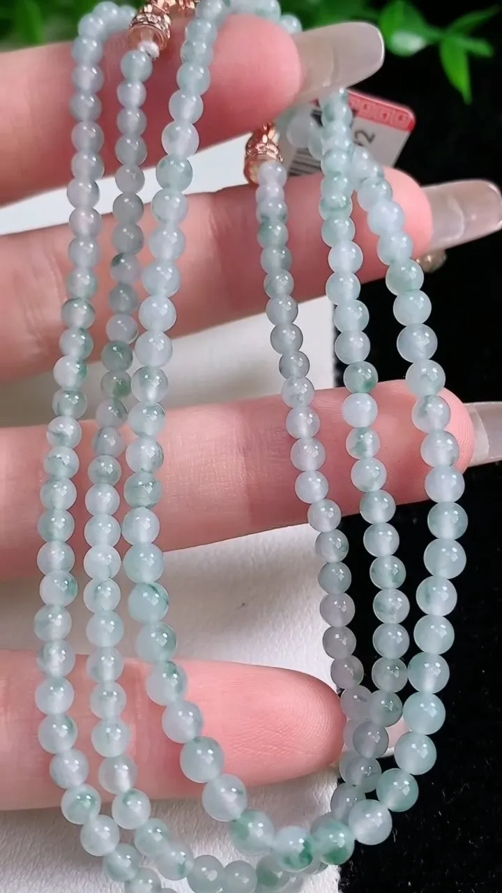 天然A货翡翠种飘花小米珠项链，尺寸2.9-183颗，重量:15.28g1月24日
工厂直销收藏佳品,种好水足，色泽均匀，有种有色，上手高大气！