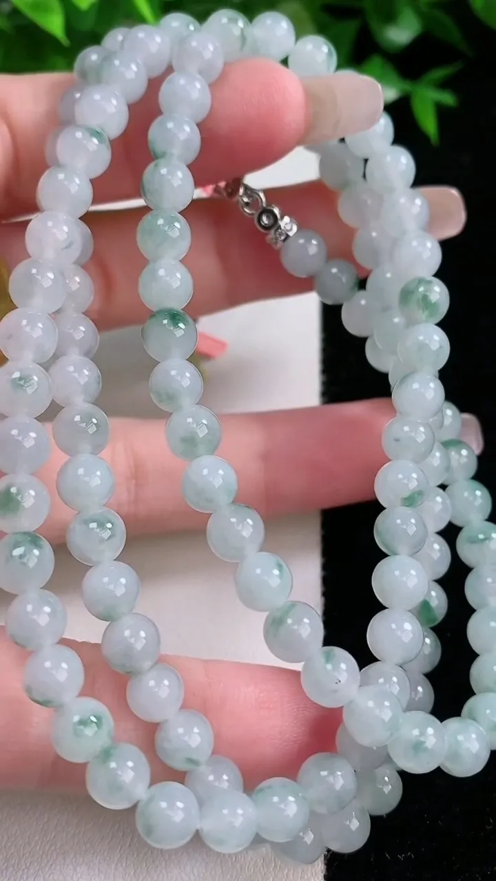 天然A货翡翠飘花圆珠项链，尺寸5.8-108颗，重量:39.14g
1月24日