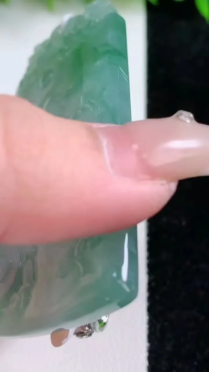 天然A货翡翠山水牌吊坠，尺寸68-47.2-5.4，重量:41.42g
1月24日