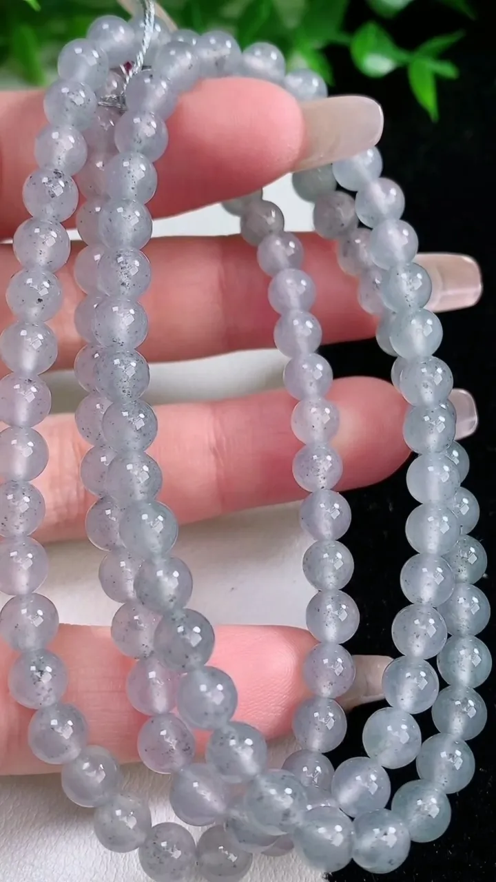 天然A货翡翠种乌鸡种圆珠项链，尺寸5.7-108颗，重量:37.18g
1月24日