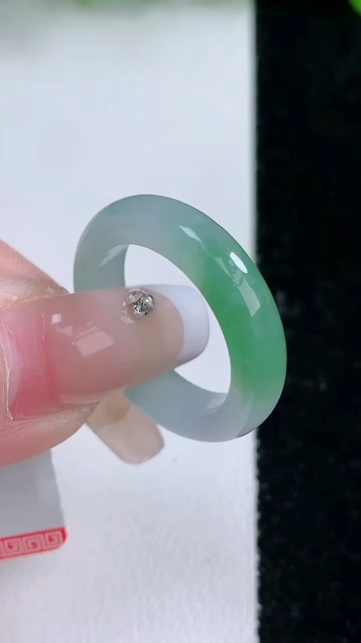 天然A货翡翠指环戒指，尺寸18.2-5.3-3.4，重量:4.16g2026年1月24日
工厂直销收