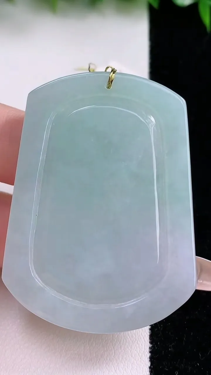 天然A货翡翠关公吊坠，尺寸52.7-38.7-7，重量:31.60g
1月24日