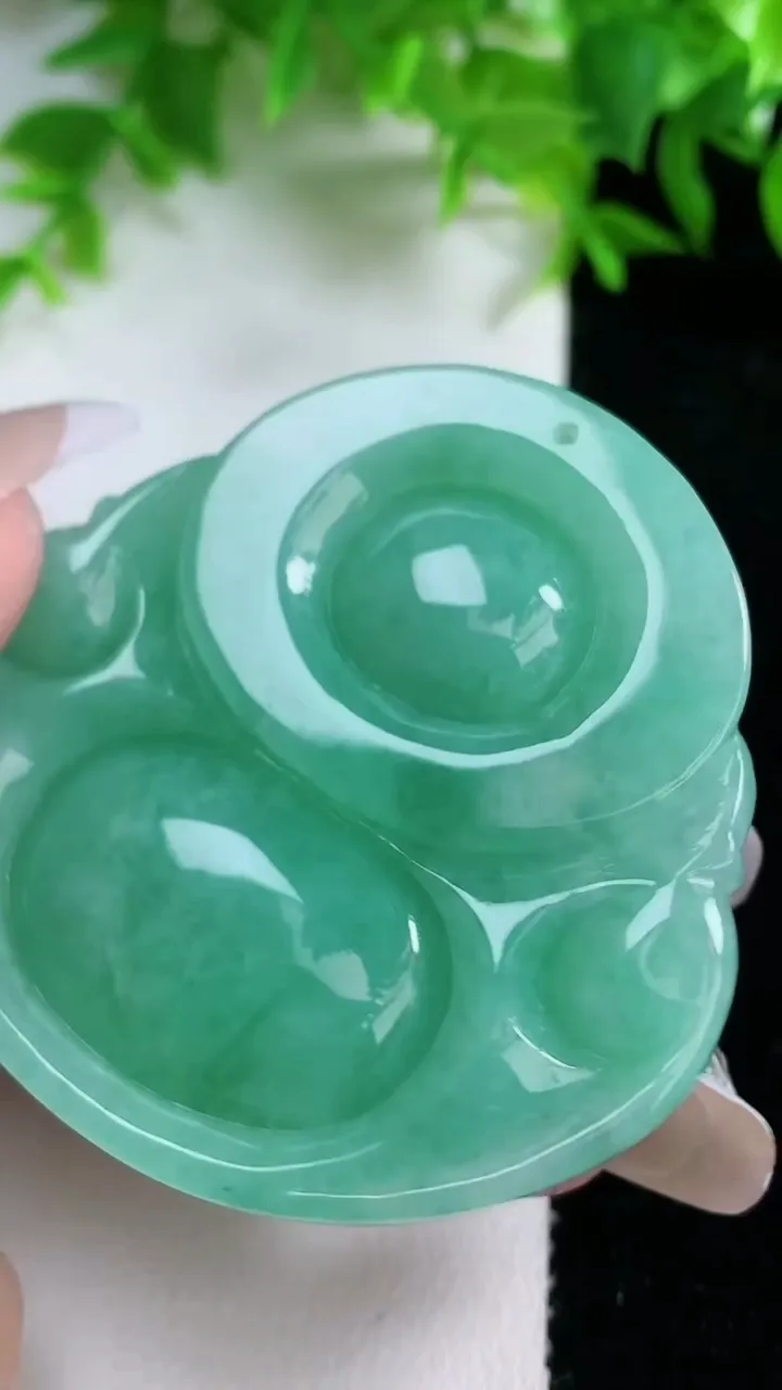 天然A货翡翠佛公吊坠，尺寸50.5-51.3-11.5，重量:48.39g
1月25日