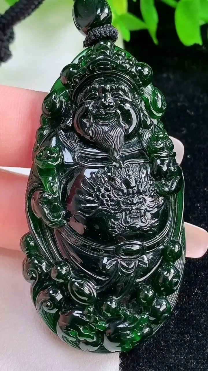 天然A货翡翠财神爷吊坠，尺寸59.8-32.6-10，重量:37.24g
1月25日