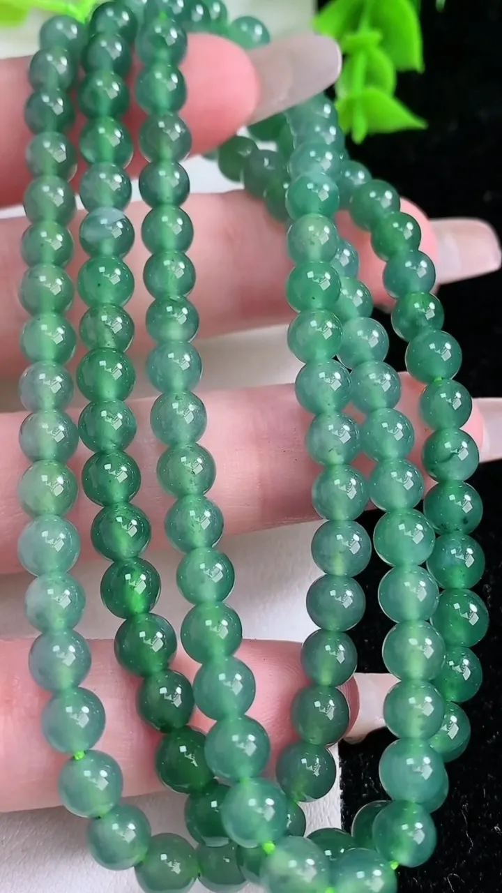 天然A货翡翠货蓝水圆珠项链，尺寸5.4-108颗，重:31.63g1月25日
工厂直销收藏佳品,种好水足，色泽均匀，有种有色，上手高大气！