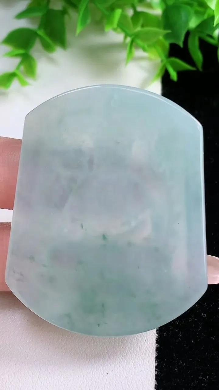 天然A货翡翠冰种飘花大势至菩萨，尺寸53.8-43.8-5.7，重量:29.96g
1月25日