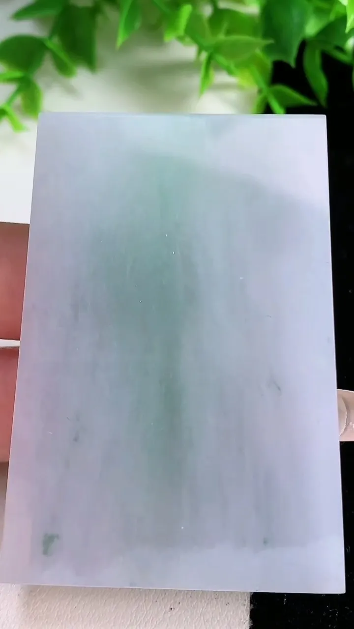 天然A货翡翠无事牌镶嵌件，尺寸61.5-42.7-5.9，重量:50.90g
1月25日