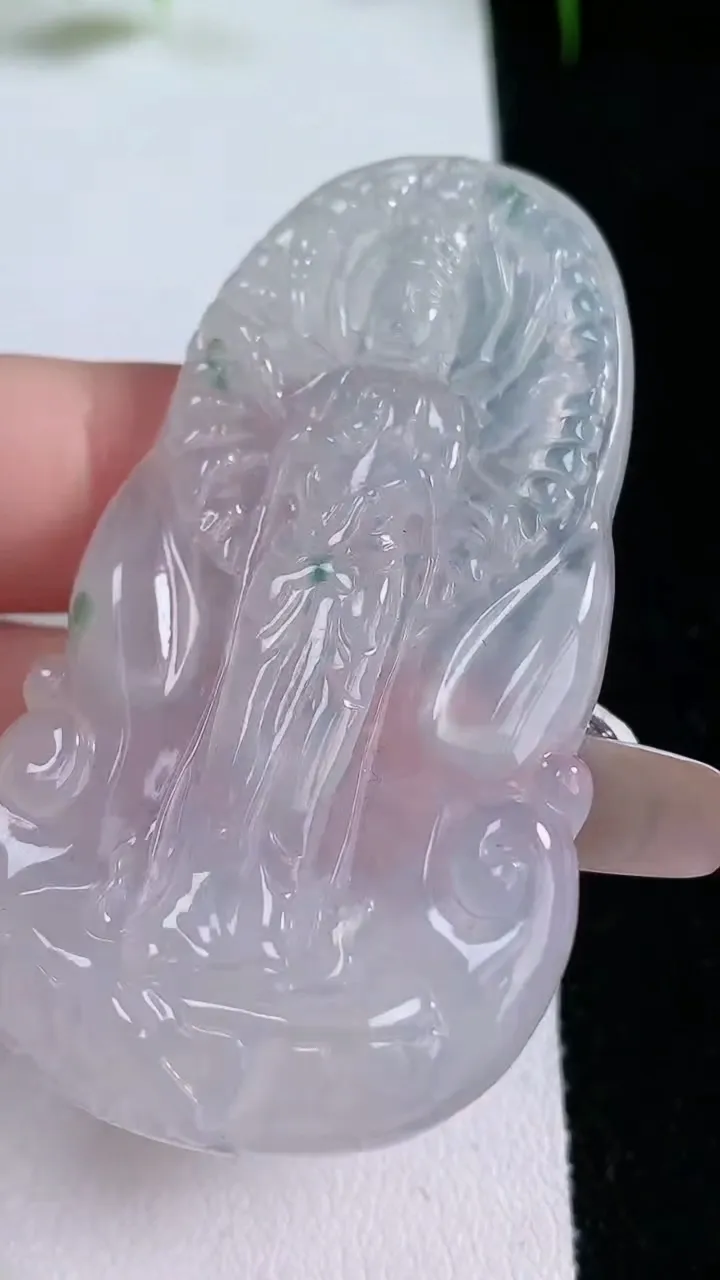 天然A货翡翠千手观音吊坠，尺寸59.7-32.3-5.2，重量:20.92g
1月25日