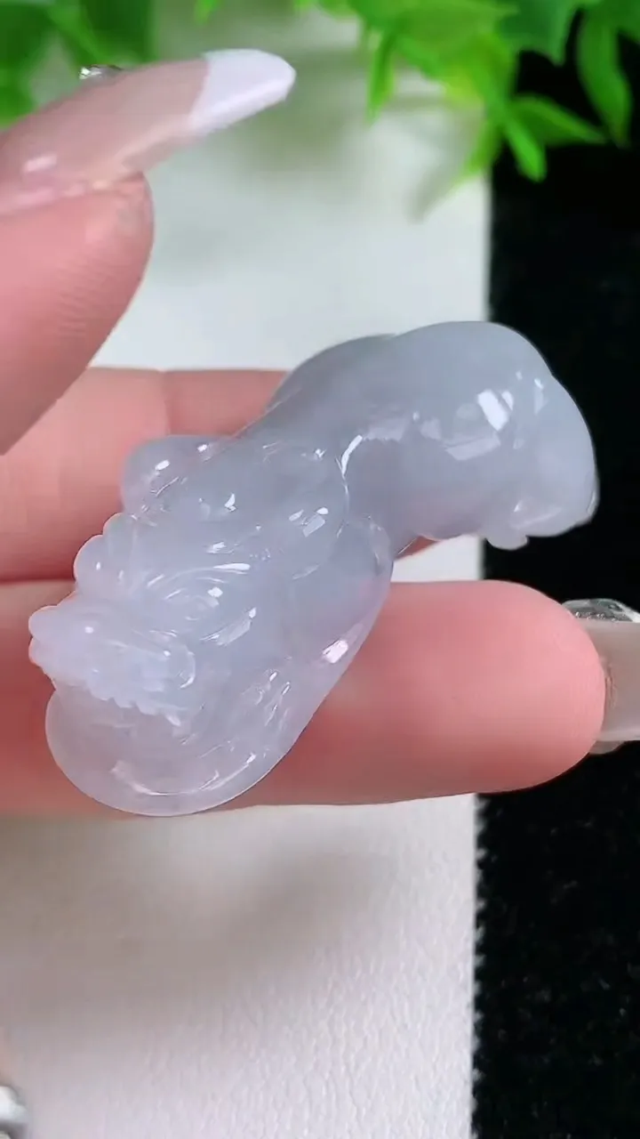 天然A货翡翠貔貅吊坠，尺寸42.3-17-14.9，重量:19.79g
1月25日