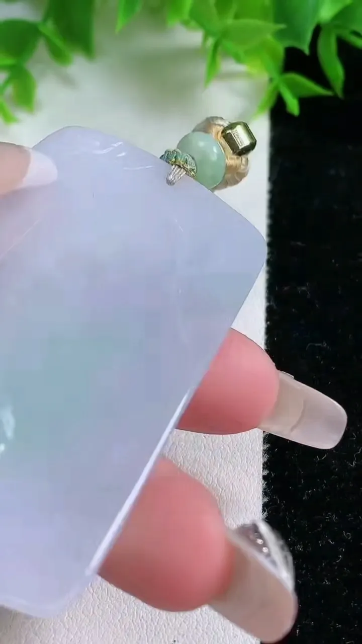 天然A货翡翠大势至菩萨吊坠，尺寸64.4-40.6-4.9，重量:36.66g
1月25日