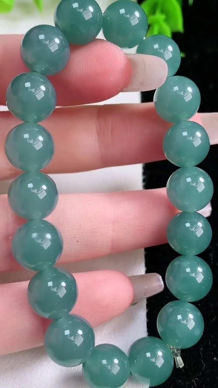 天然A货翡翠圆珠手串，尺寸9.8-18颗，重:30.92g1月25日
工厂直销收藏佳品,种好水足，色泽均匀，有种有色，上手高大气！
