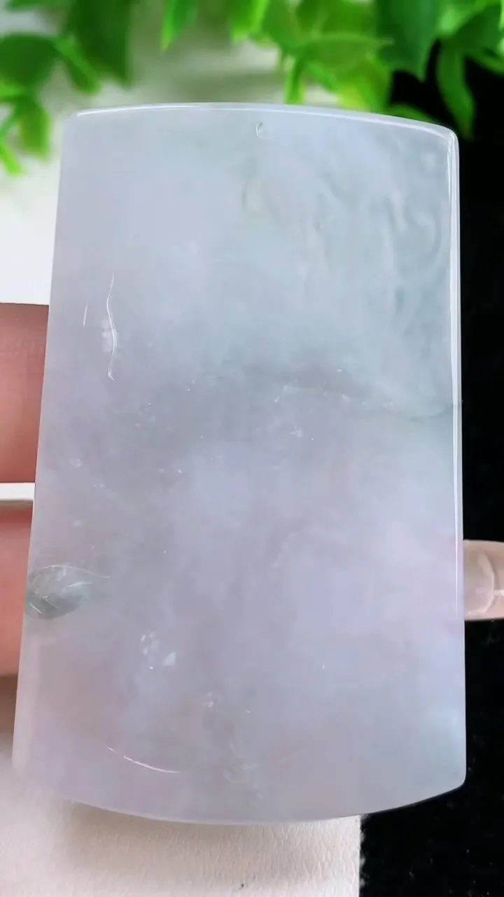 天然A货翡翠飘花不动明王吊坠，尺寸61.2-38.8-4.8，重量:29.46g
1月25日