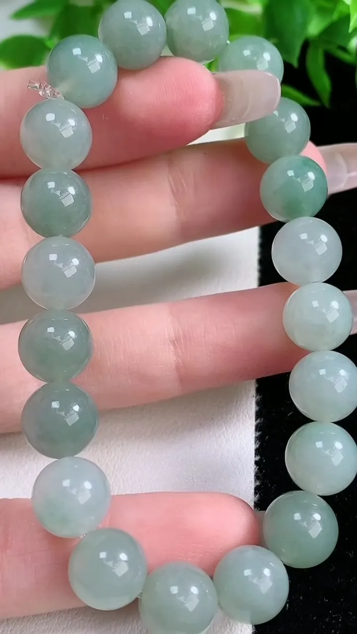 天然A货翡翠圆珠手串，尺寸9.6-20颗，重量:31.91g1月25日
工厂直销收藏佳品,种好水足，