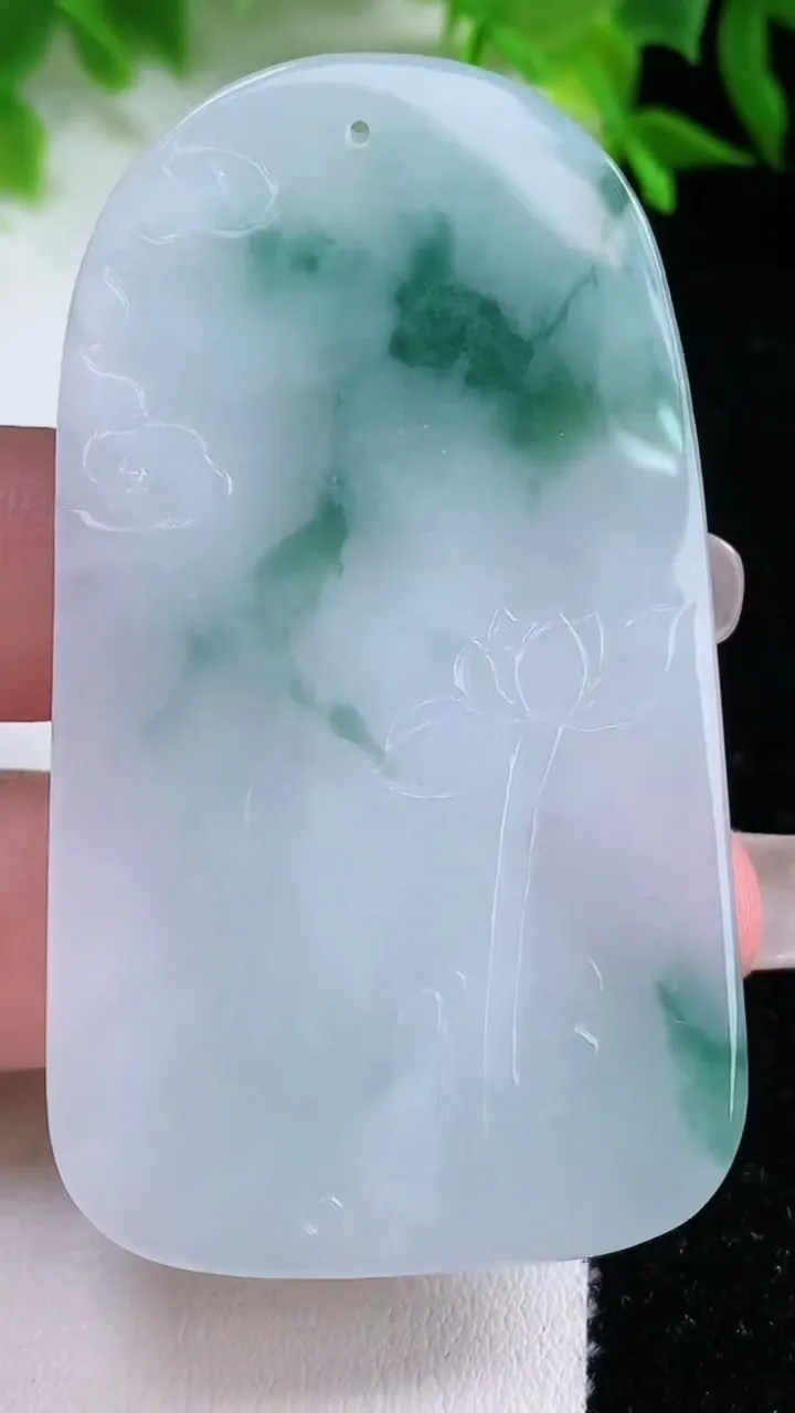 天然A货翡翠普贤菩萨吊坠，尺寸61.7-35-5.1，重量:27.31g
1月25日