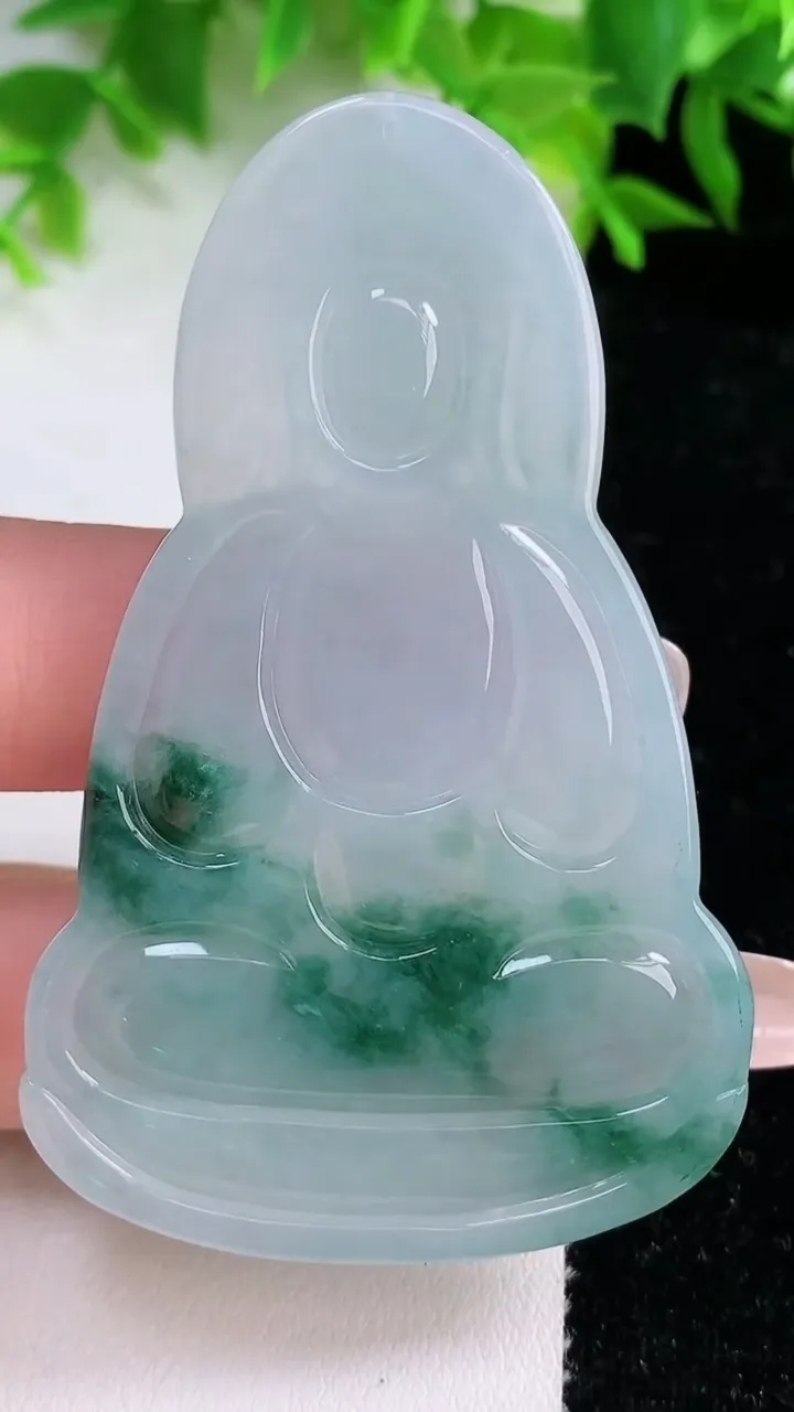 天然A货翡翠飘花观音菩萨吊坠，尺寸65-40.8-5.5，重量:26.95g
1月25日