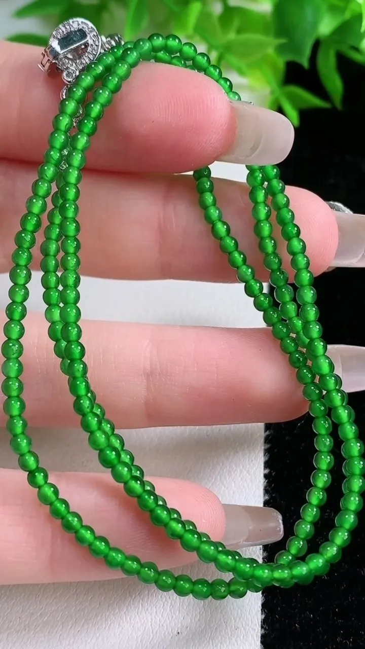 天然A货翡翠小米珠项链，尺寸2.5，重量:7.02g1月25日
工厂直销收藏佳品,种好水足，色泽均匀，有种有色，上手高大气！