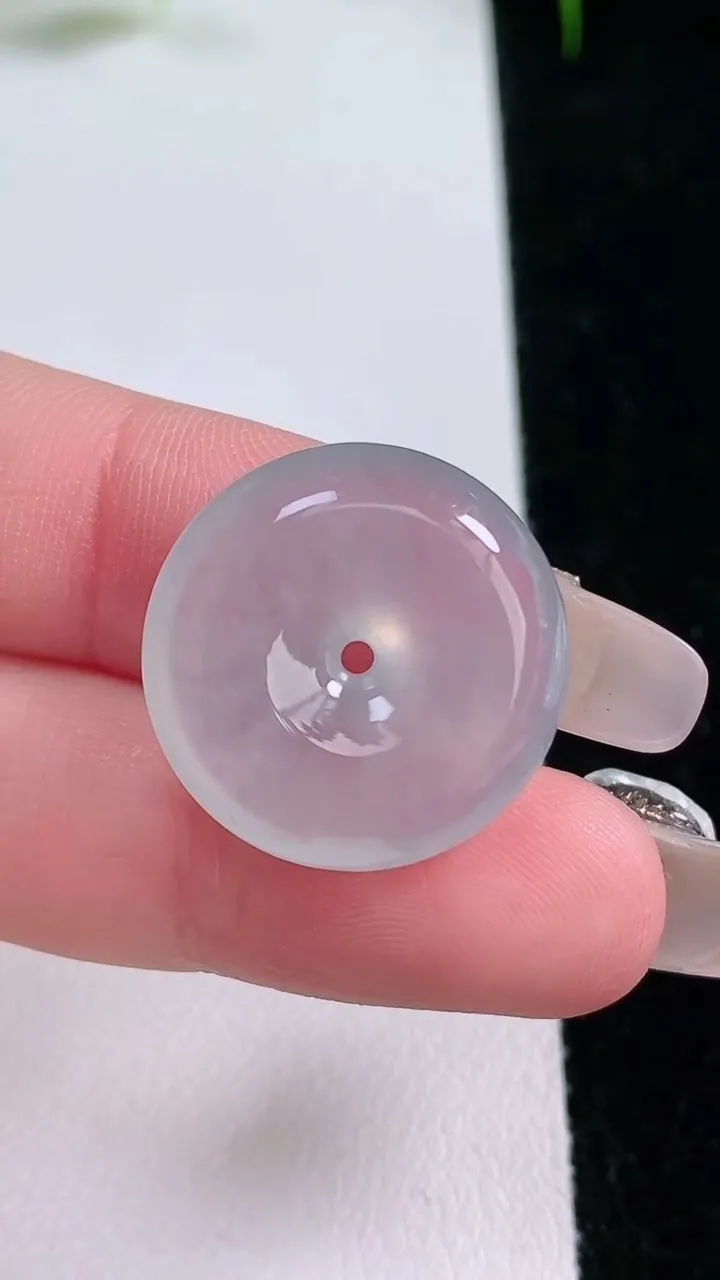 天然A货翡翠平安扣吊坠，尺寸20.8-5.7，重量:5.24g
1月25日