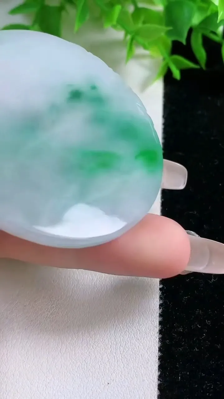 天然A货翡翠生肖马吊坠，尺寸52.2-4，重量:24.23g
1月25日