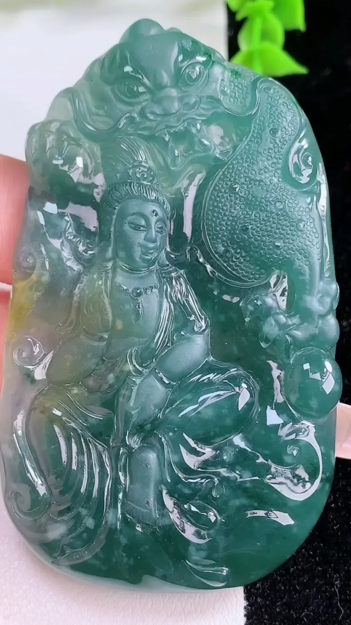 天然A货翡翠蓝水双彩祥龙观音菩萨吊坠，尺寸73-42-7.2，重:47.93g
1月25日