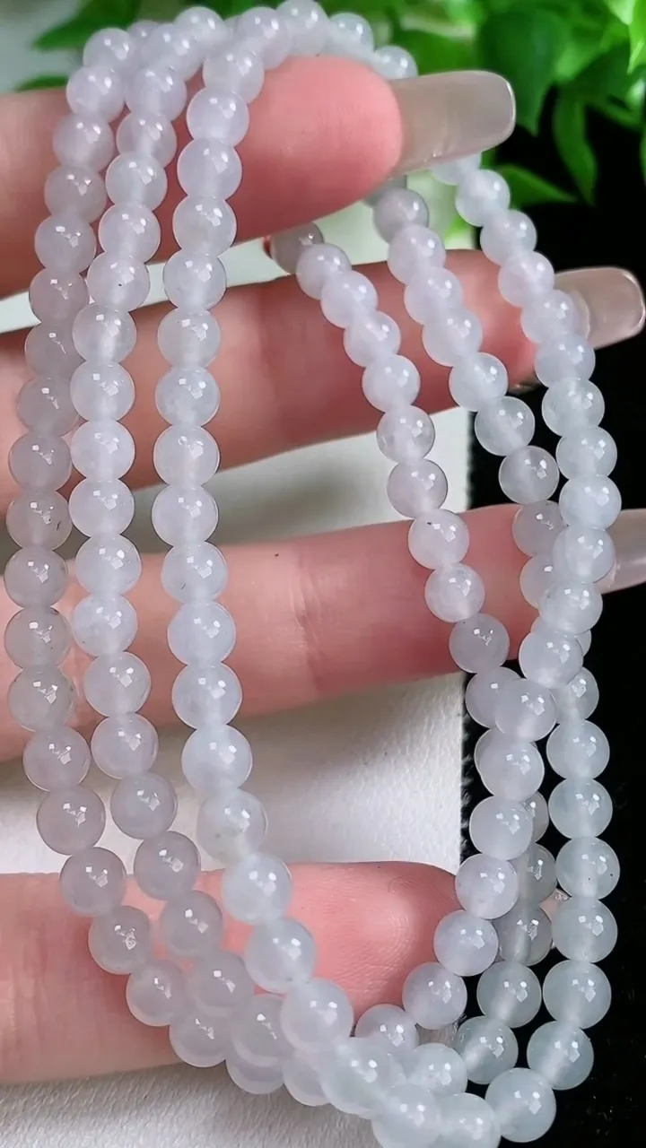 天然A货翡翠圆珠项链，尺寸4.6-129颗，重量:24.84g
1月25日