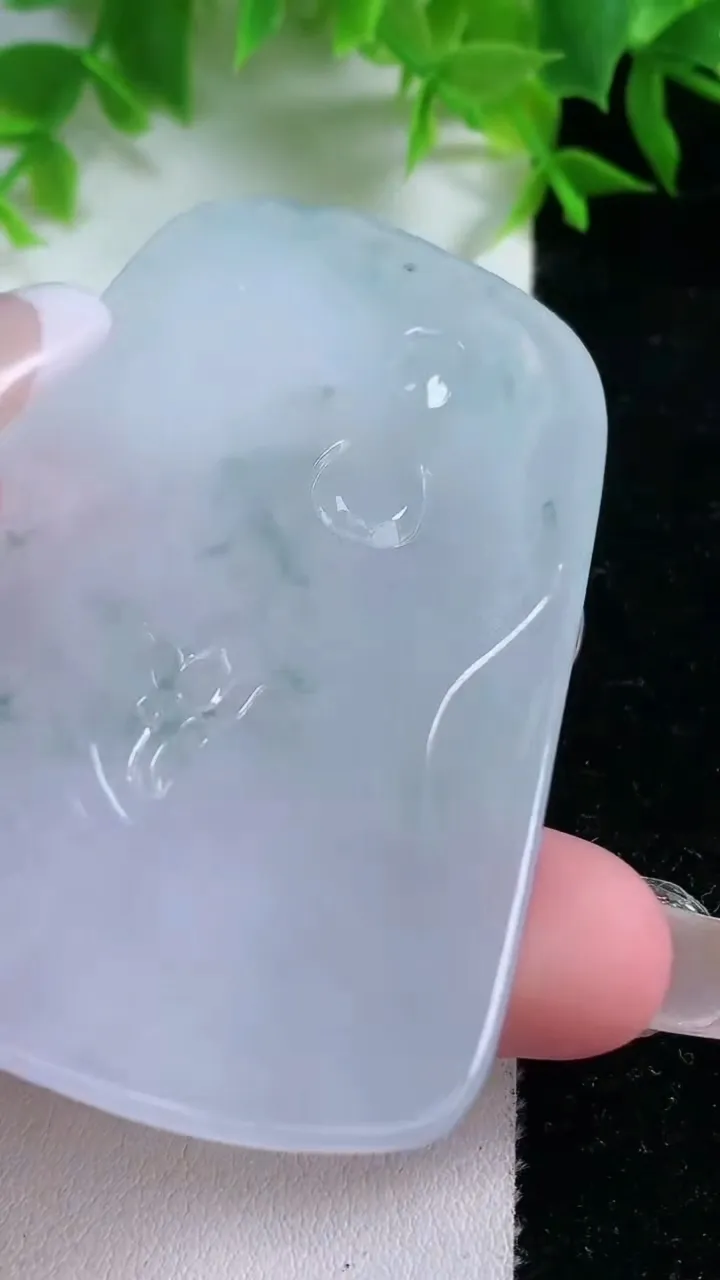 天然A货翡翠种飘花普贤菩萨吊坠，尺寸70-44-5.4，重量:38.70g
1月25日