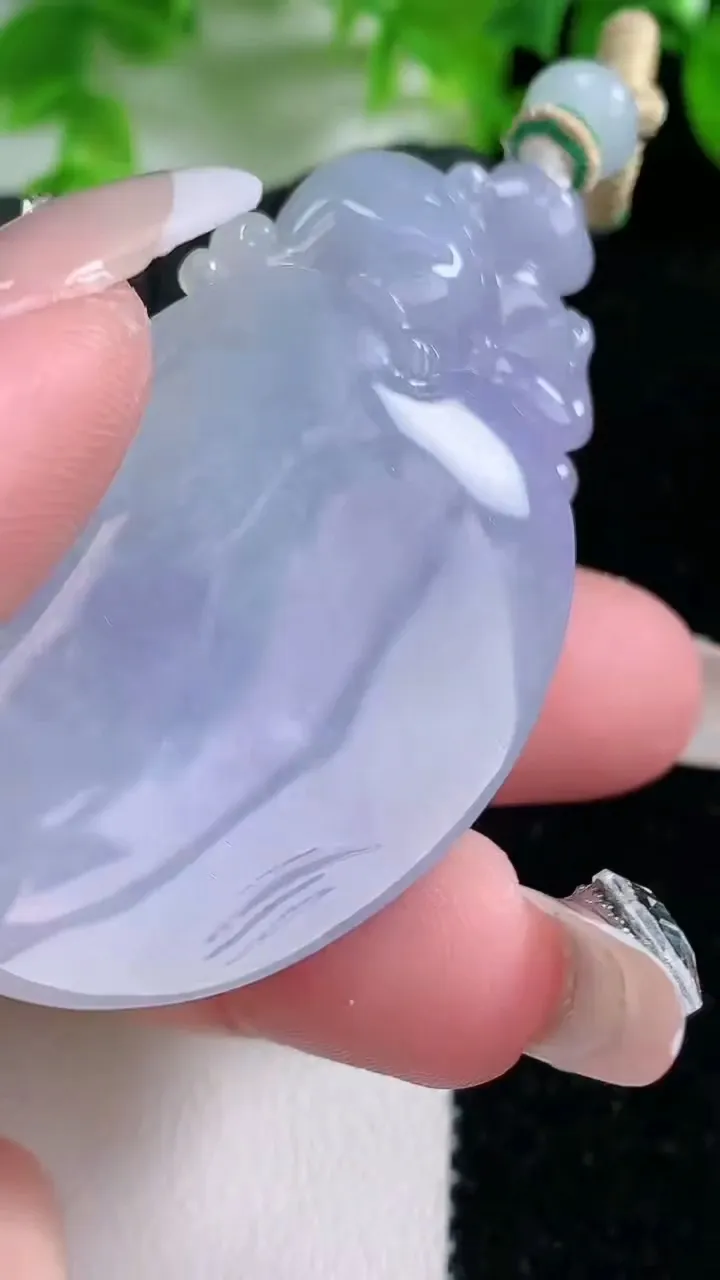 天然A货翡翠紫罗兰寿桃吊坠，尺寸56.4-29.4-10.2，重量:31.51g
1月25日