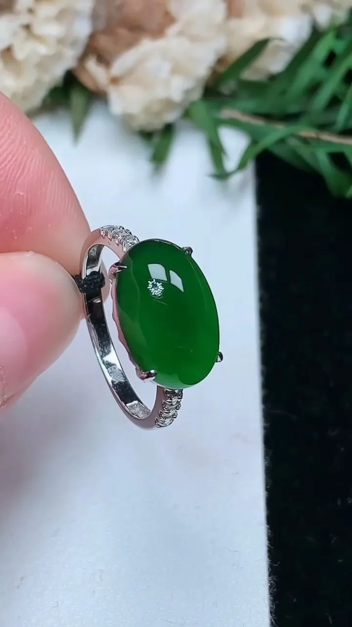 天然A货翡翠蛋面戒指，尺寸17-13.3-8.9，重量:2.80g2026年1月25日
工厂直销收藏