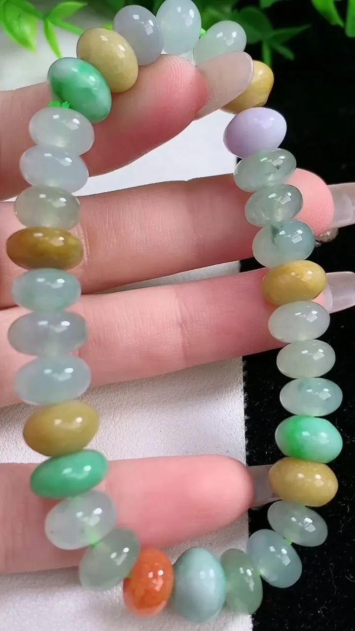 天然A货翡翠三彩算盘珠手串，尺寸3.3-7.3，重:33.73g1月25日
工厂直销收藏佳品,种好水