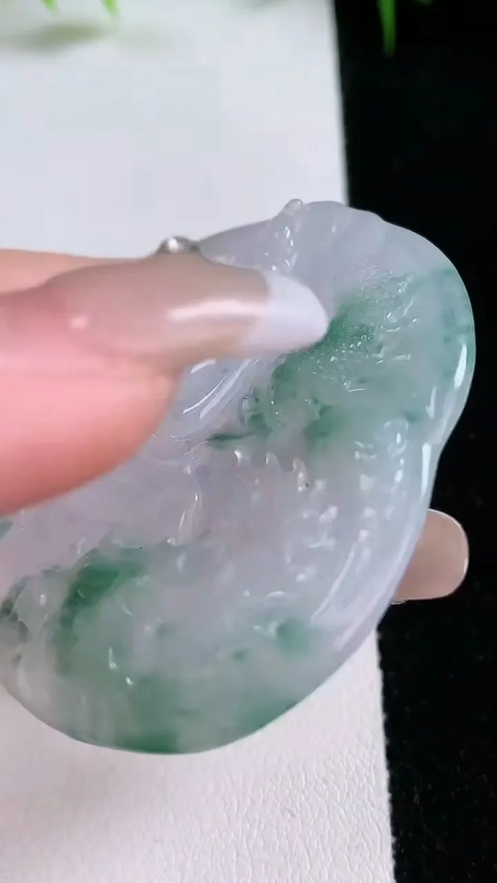 天然A货翡翠冰种飘花御龙观音菩萨吊坠，尺寸50.3-40.4-4.8，重量:20.77g
1月25日