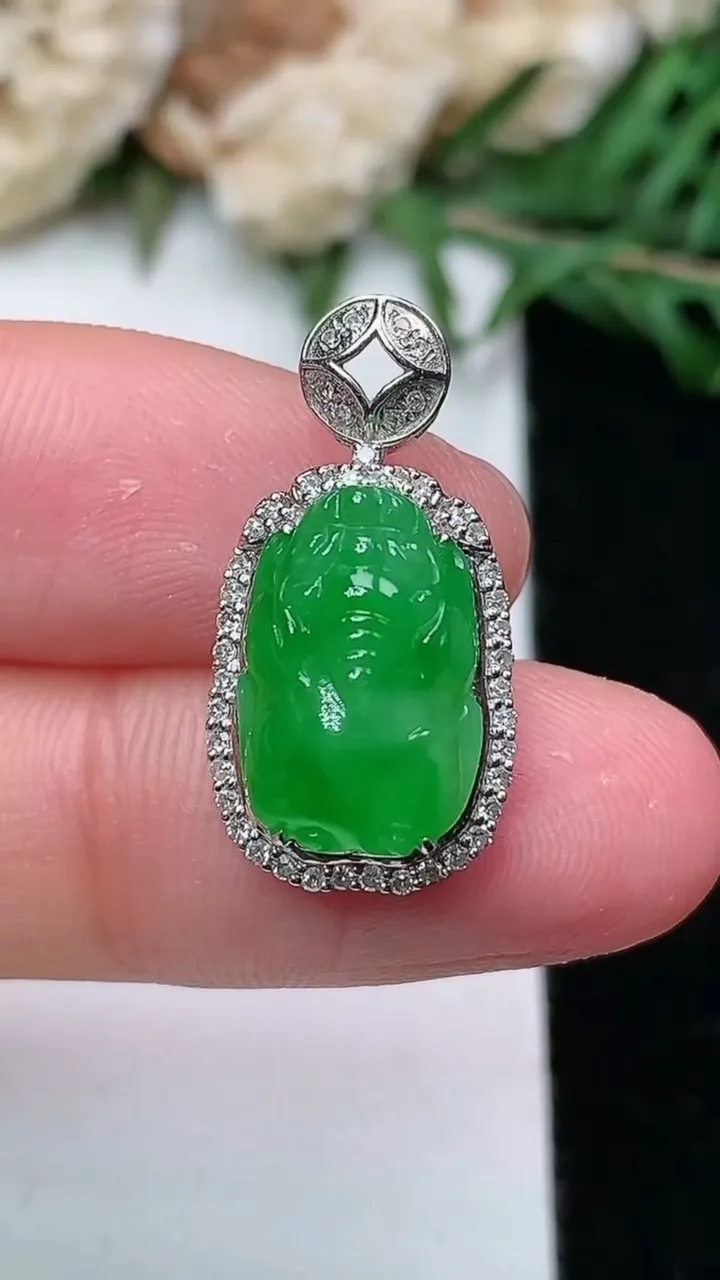 天然A货翡翠貔貅吊坠，尺寸22.3-11.5-8.5，裸石13-8.8，重量:2.70g
1月25日