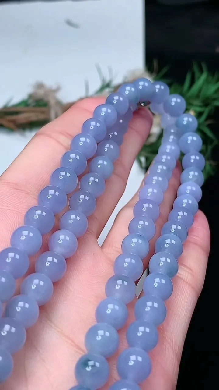 天然A货翡翠紫罗兰 飘花圆珠项链，尺寸7.7-88颗，重量:70.71g
1月25日