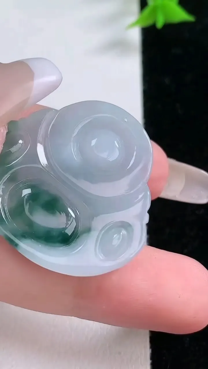 天然A货翡翠飘花佛公吊坠，尺寸29.5-30.8-6.6，重:9.40g
1月25日