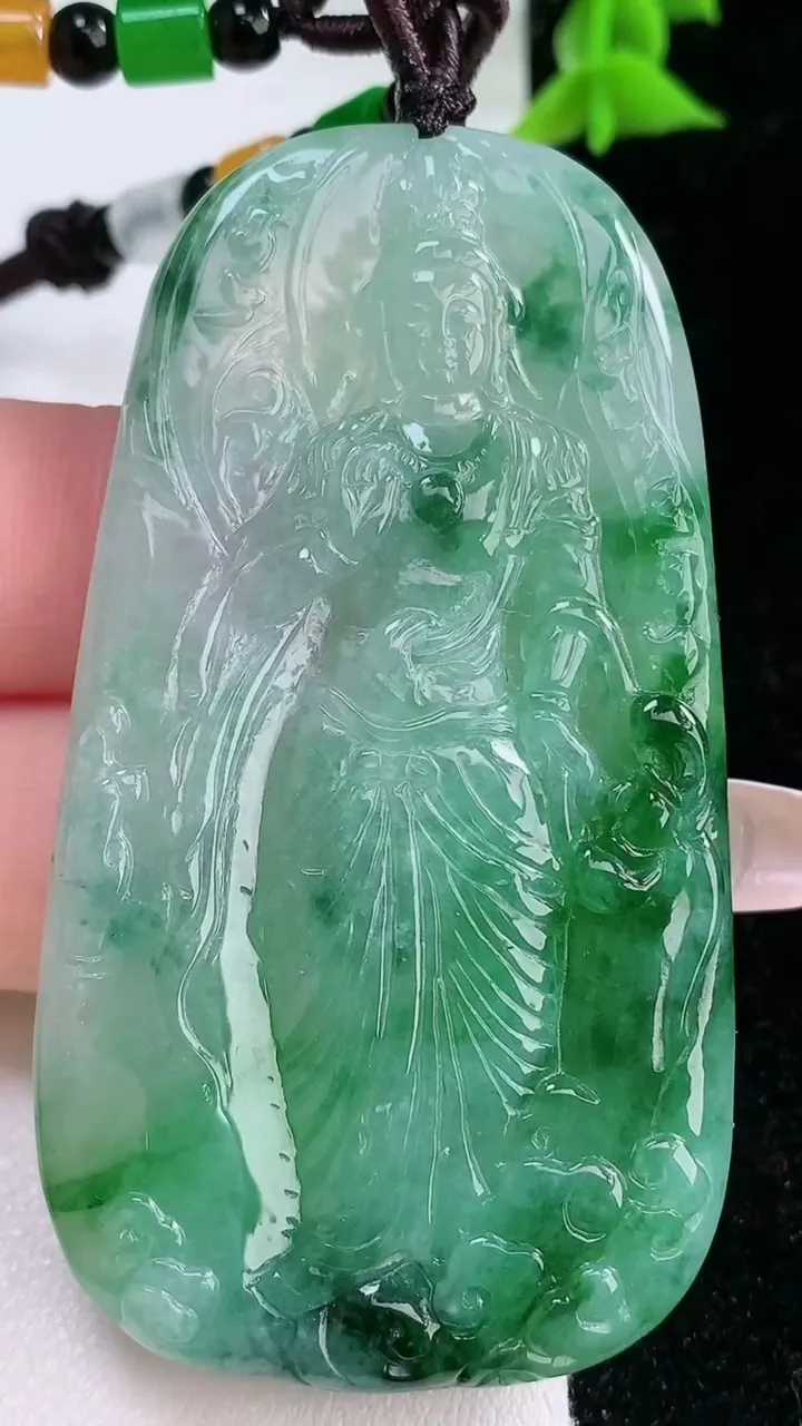 天然A货翡翠观音菩萨吊坠，尺寸63-34.5-5，重:28.00g
1月25日
