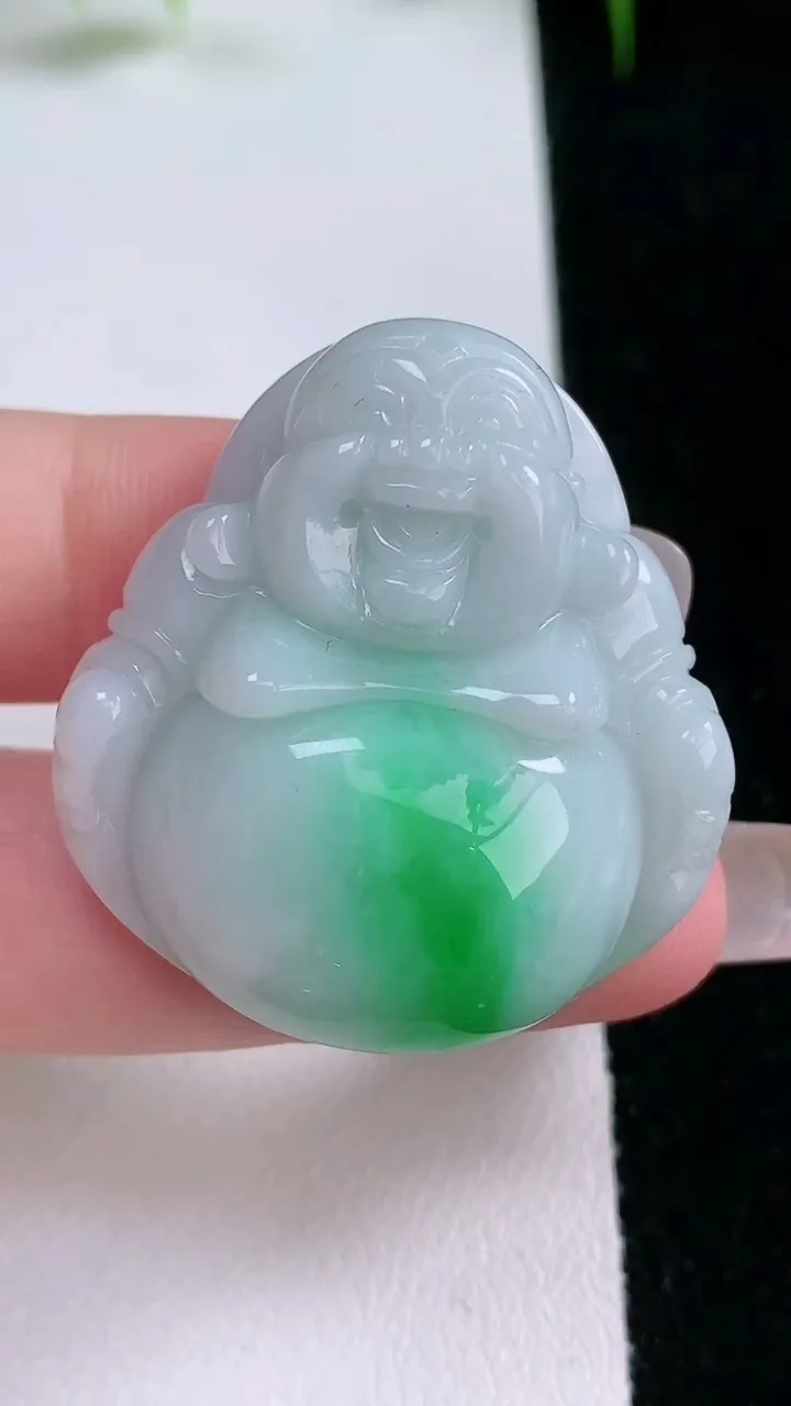 天然A货翡翠佛公吊坠，尺寸35-33-11.2，重量:21.80g
1月25日